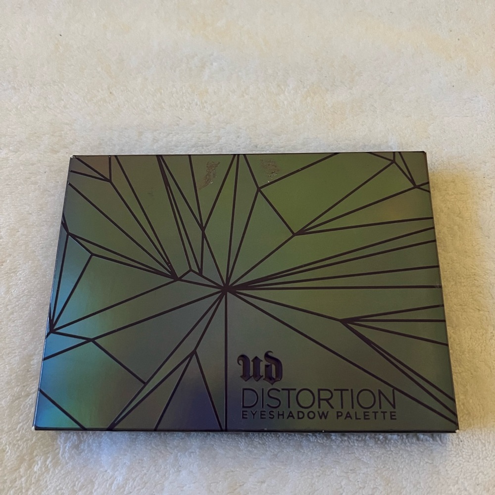 Urban Decay Distortion Eyeshadow Palette